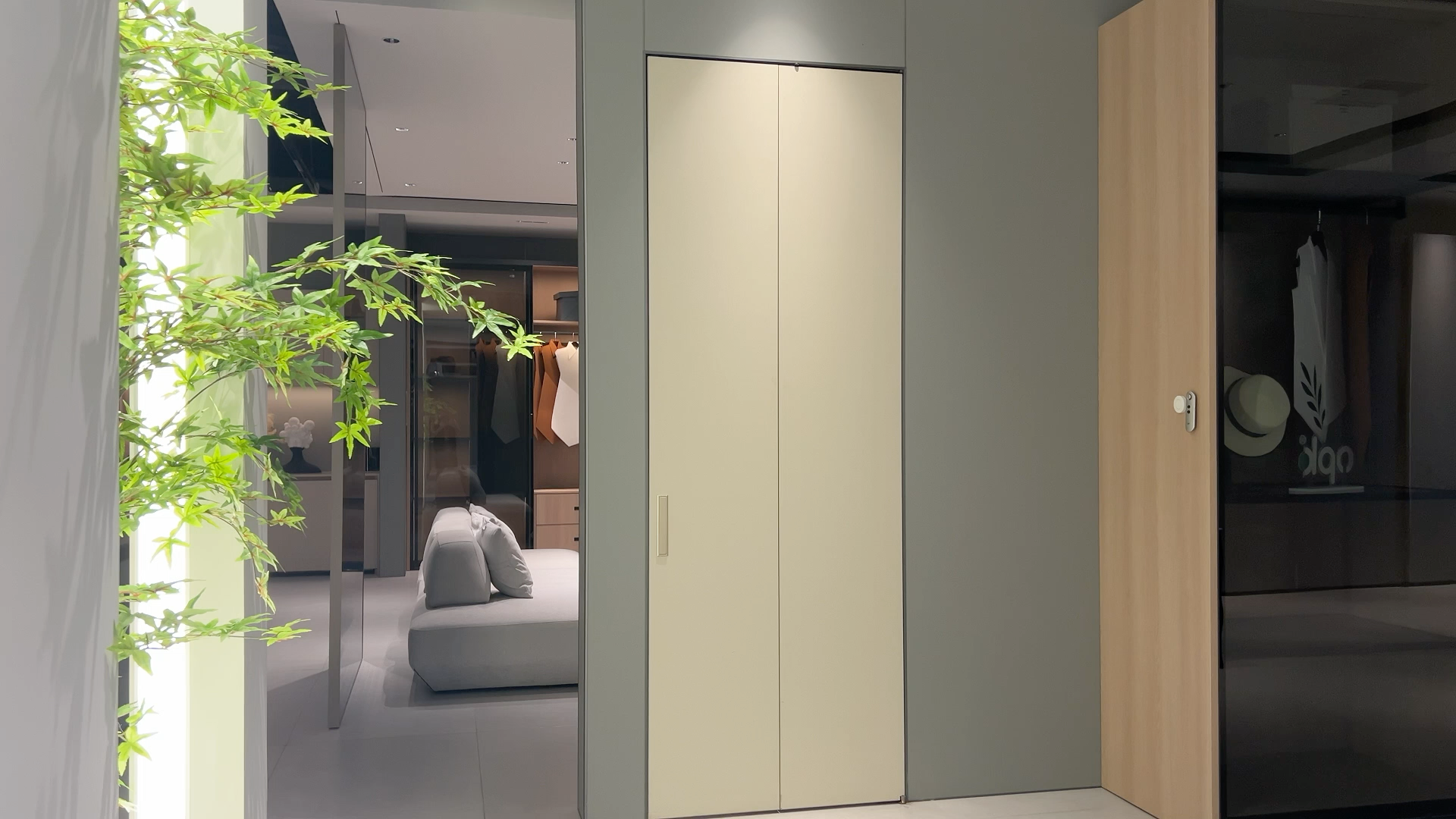 180°外开折叠门